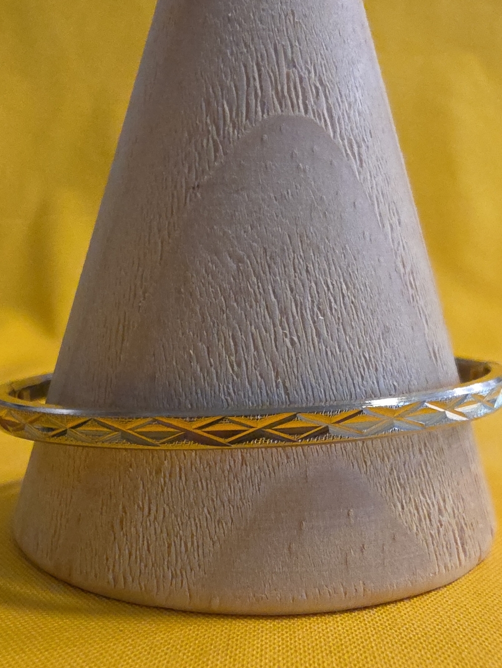 Vintage-Style ▪︎ Gold-Tone Hinged Bangle Bracelet ▪︎ Diamond-Cut Texture